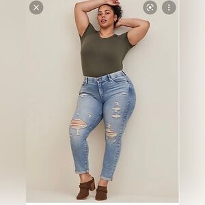 Torrid- Bombshell Straight
Premium Stretch High-Rise Jean size 30 short